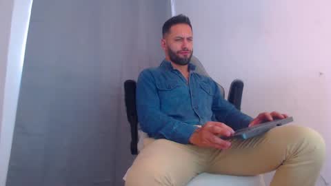 esteban online show from January 4, 8:27 pm