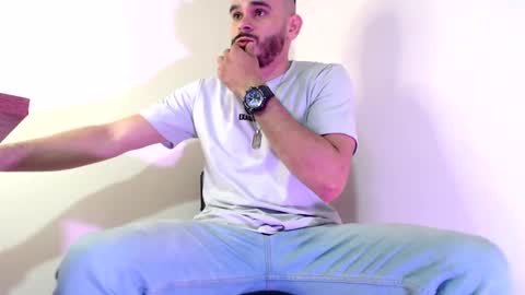 Esteban Fernandez online show from December 22, 1:00 pm