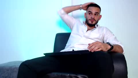 Esteban Fernandez online show from November 2, 8:11 pm