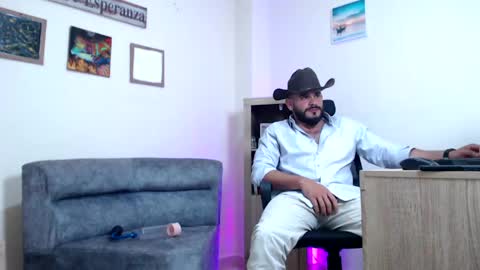 Esteban Fernandez online show from April 18, 6:39 am