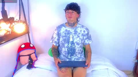 Esteban independent model online show from September 11, 10:04 am