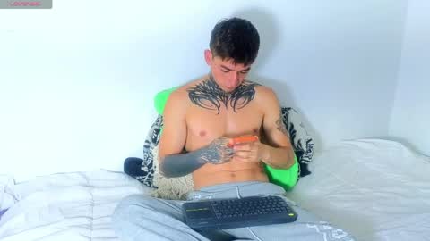 Esteban independent model online show from June 2, 11:45 am