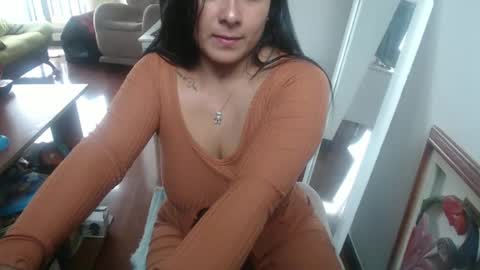 Snapshot of estefi1073162 chatting on March 4, 10:16 pm valeria online show from March 4, 10:16 pm