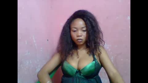 Snapshot of estelah20 chatting on October 6, 6:11 am estelah20 online show from October 6, 6:11 am