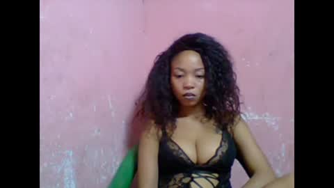 Snapshot of estelah20 chatting on October 18, 5:43 am estelah20 online show from October 18, 5:43 am