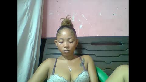 estelah20 online show from March 5, 8:32 am