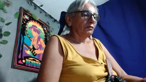 Snapshot of estelamaris1 chatting on December 1, 11:47 pm estelamaris online show from December 1, 11:47 pm