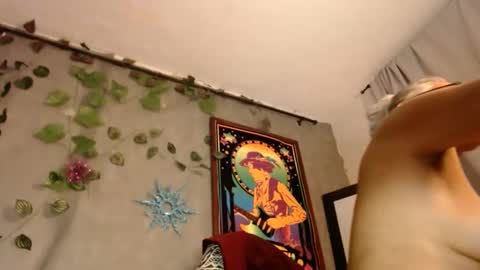 Snapshot of estelamaris1 chatting on January 6, 12:27 am estelamaris online show from January 6, 12:27 am