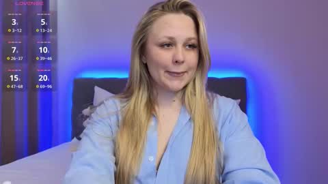 Estella online show from October 17, 1:57 pm