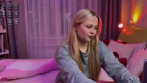 Estella online show from March 6, 11:12 pm