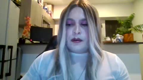 Snapshot of estephanieaguilar chatting on September 21, 6:15 am Estephanie Aguilar online show from September 21, 6:15 am