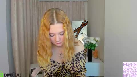 Snapshot of ester_rabin chatting on October 31, 12:44 am Ester online show from October 31, 12:44 am