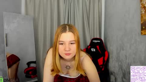 Snapshot of ester_rabin chatting on November 9, 12:53 am Ester online show from November 9, 12:53 am