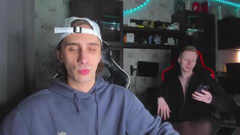 Snapshot of esthetics_boys chatting on November 28, 1:58 pm LOUIS online show from November 28, 1:58 pm