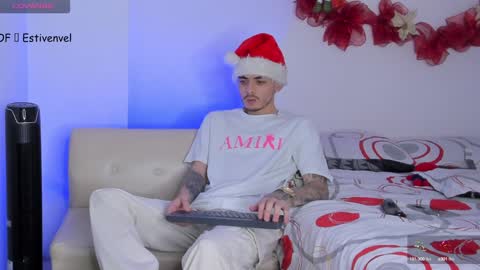 Snapshot of estivenvel chatting on December 24, 7:00 pm estivenvel online show from December 24, 7:00 pm