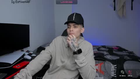 estivenvel online show from March 27, 5:12 pm