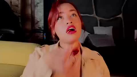 Snapshot of estrella05_ chatting on October 18, 5:21 am estrella05_ online show from October 18, 5:21 am