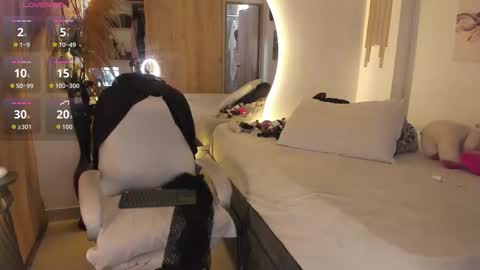 AmberDisny online show from January 16, 7:40 pm