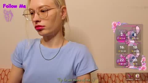 Snapshot of esty_siela chatting on October 24, 9:06 am lets get to know each other better in pm  online show from October 24, 9:06 am