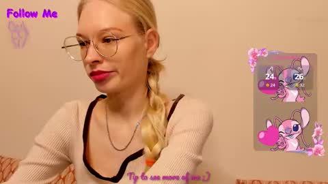 Snapshot of esty_siela chatting on October 25, 12:23 pm lets get to know each other better in pm  online show from October 25, 12:23 pm