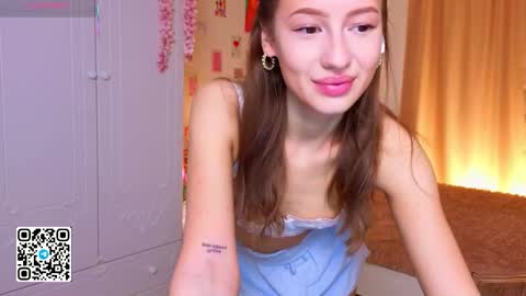 Snapshot of esyameglin chatting on October 14, 2:12 am esyameglin online show from October 14, 2:12 am