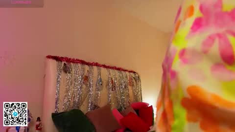 Snapshot of esyameglin chatting on November 19, 2:22 am esyameglin online show from November 19, 2:22 am