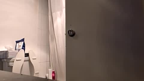 et528007 online show from April 15, 5:31 pm