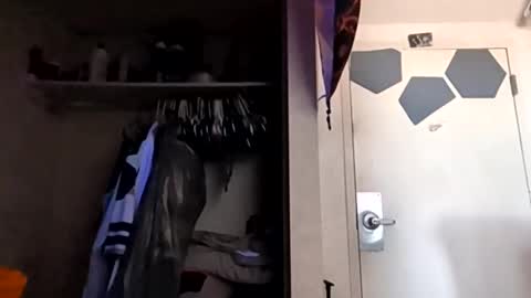 et528007 online show from April 15, 10:21 pm