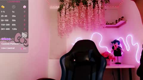 Moon online show from December 15, 8:02 pm