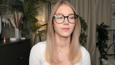 Natalie online show from October 16, 4:57 am