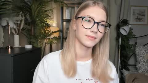 Natalie online show from October 22, 5:52 am