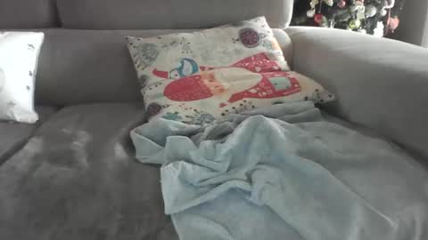 ET online show from December 3, 4:14 am