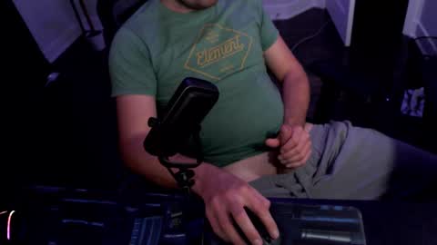 Snapshot of ethan8704 chatting on September 16, 2:23 am ethan8704 online show from September 16, 2:23 am