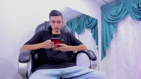 Snapshot of ethan_boy_ chatting on January 11, 8:32 pm Ethan online show from January 11, 8:32 pm