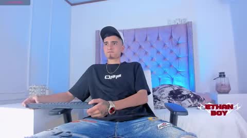 Snapshot of ethan_boy_ chatting on November 29, 9:40 pm Ethan online show from November 29, 9:40 pm