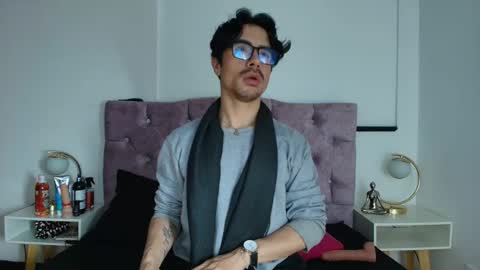 ethan  online show from March 3, 3:34 am