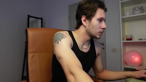 Ethan online show from October 25, 11:51 am