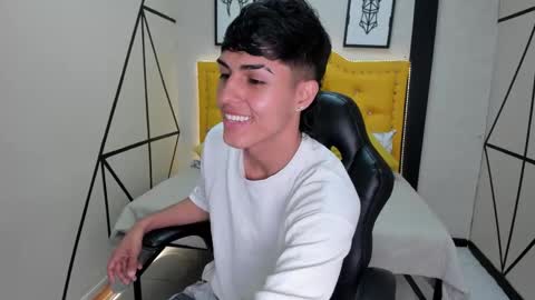 E T H A N  online show from February 25, 7:34 pm