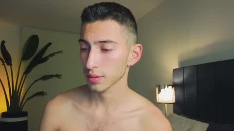 Snapshot of ethan_skiny_ chatting on December 12, 8:03 am Joan online show from December 12, 8:03 am