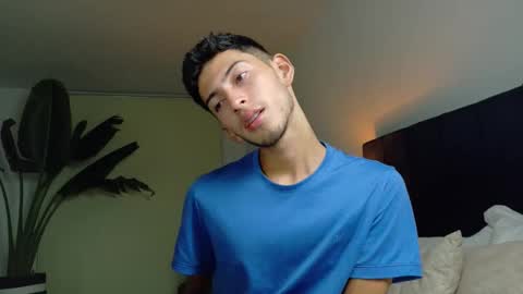 Snapshot of ethan_skiny_ chatting on December 2, 4:40 am Joan online show from December 2, 4:40 am