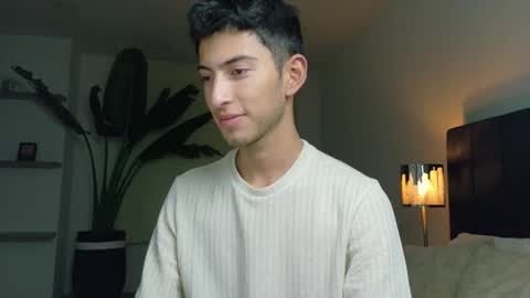 Snapshot of ethan_skiny_ chatting on December 17, 5:24 am Joan online show from December 17, 5:24 am