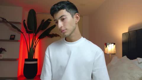 Snapshot of ethan_skiny_ chatting on December 22, 4:31 am Joan online show from December 22, 4:31 am