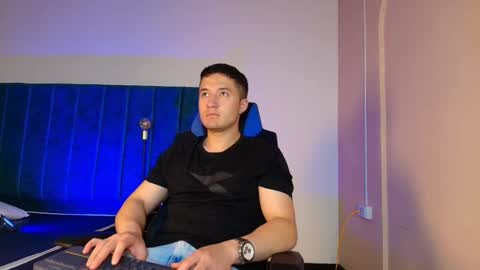 ethanconnor_ online show from October 16, 12:17 pm