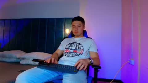 ethanconnor_ online show from October 26, 2:39 am