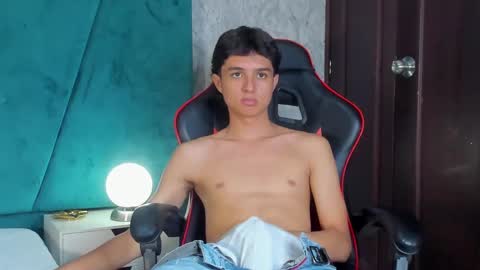 Snapshot of ethanlowell chatting on January 29, 8:04 pm ethanlowell online show from January 29, 8:04 pm