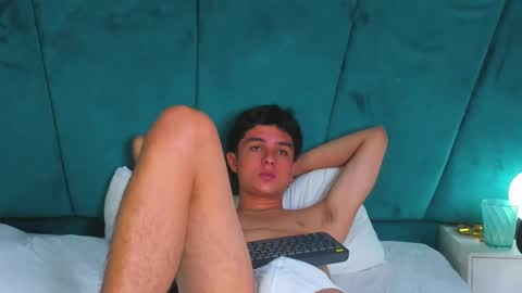 Snapshot of ethanlowell chatting on February 3, 9:08 am ethanlowell online show from February 3, 9:08 am