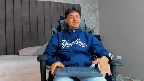 Snapshot of ethanlowell chatting on September 18, 5:20 am ethanlowell online show from September 18, 5:20 am