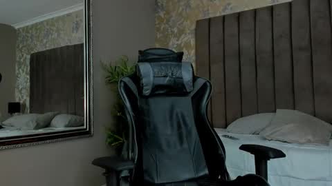 Snapshot of ethanlowell chatting on September 27, 5:56 am ethanlowell online show from September 27, 5:56 am