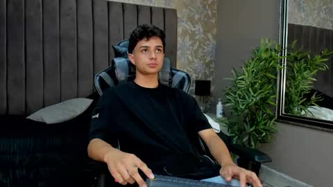 Snapshot of ethanlowell chatting on October 15, 6:02 am ethanlowell online show from October 15, 6:02 am