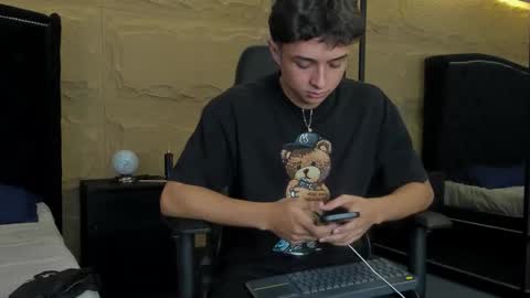 Snapshot of ethanlowell chatting on October 22, 4:46 am ethanlowell online show from October 22, 4:46 am